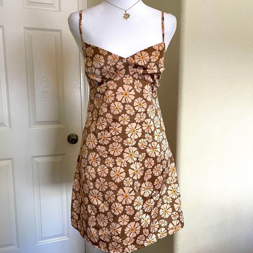 RSQ Satin Y2K-inspired brown daisy mini dress - size medium